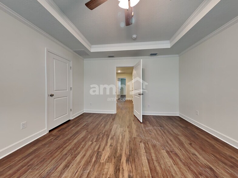 Building Photo - 927 Tan Tara Trl