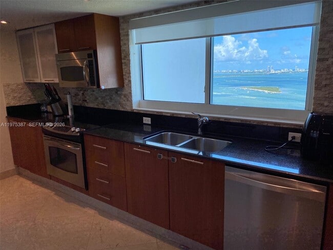 Building Photo - 1800 N Bayshore Dr