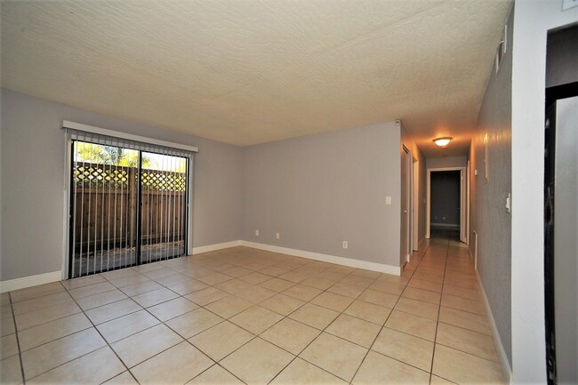 Building Photo - 2100 Forest Knoll Dr NE