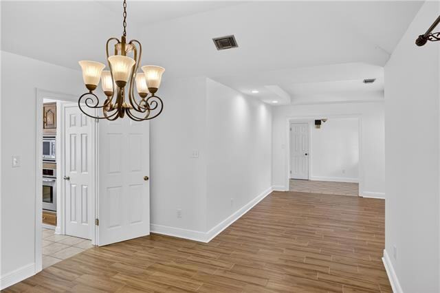 Building Photo - 401 Starling Dr