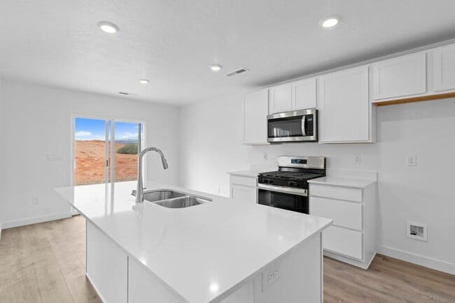 Building Photo - Modern and New 3 Bedroom Townhome in Long ...