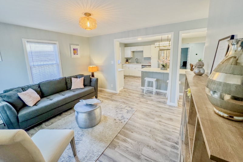 Building Photo - 618 Troy St