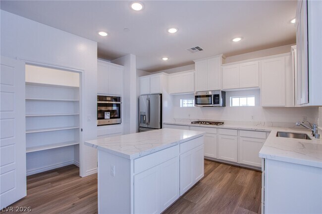 Building Photo - 2555 Hampton Rd
