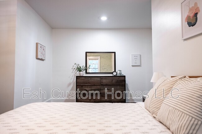 Building Photo - 419 W Orange St