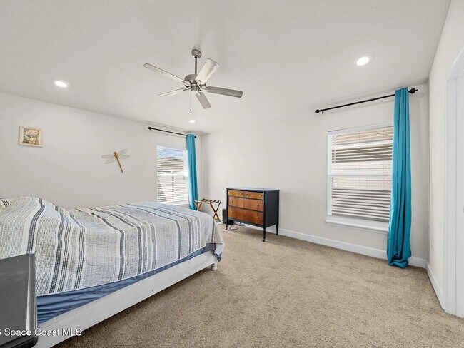 Building Photo - 695 Lantana St