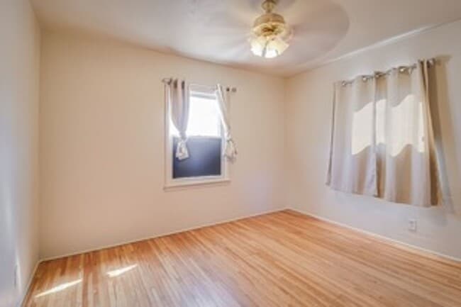 Building Photo - 627 Arvin St