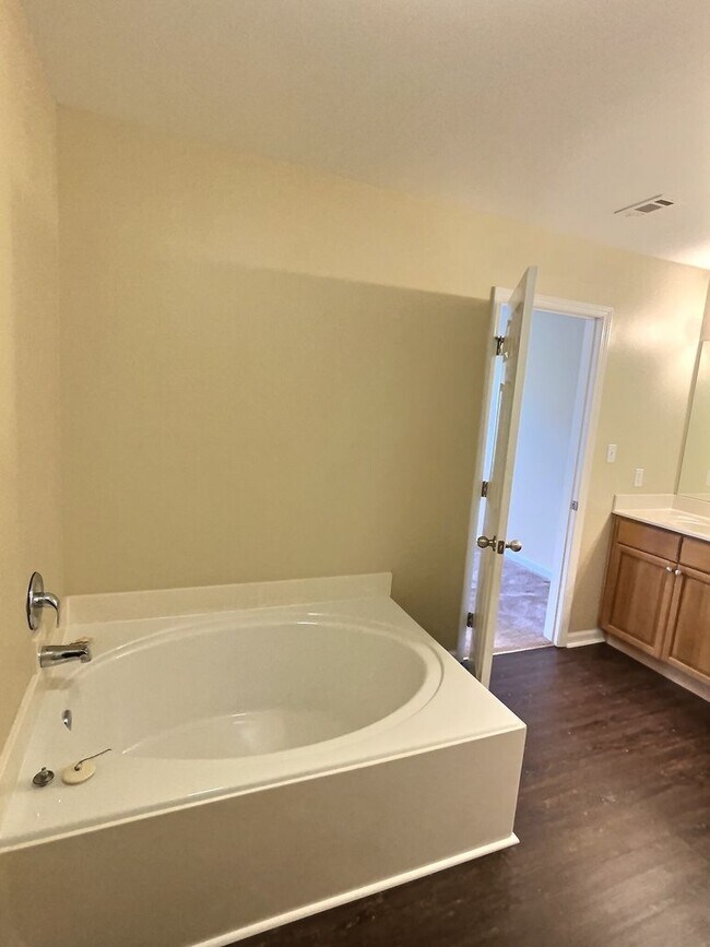 Building Photo - 3 BD 2 BA home in the St. Martin School District of Ocean Springs