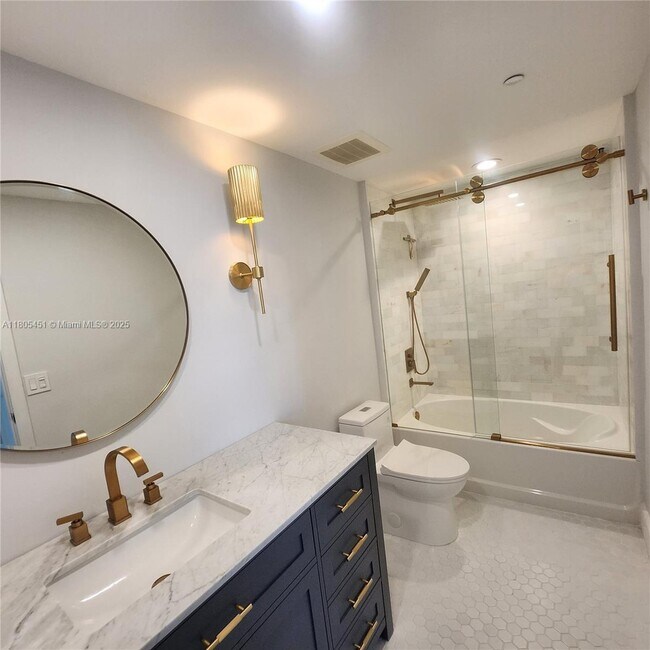 Building Photo - 950 Brickell Bay Dr