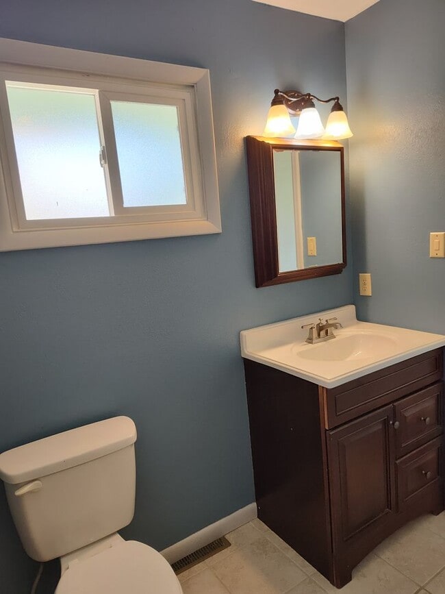 Building Photo - ALL PROSPECTIVE TENANTS MUST SUBMIT A $58 NON-REFUNDABLE APPLICATION FEE PER APPLICANT ONLINE AND...