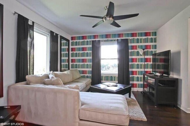 Building Photo - 908 E Hampton Rd