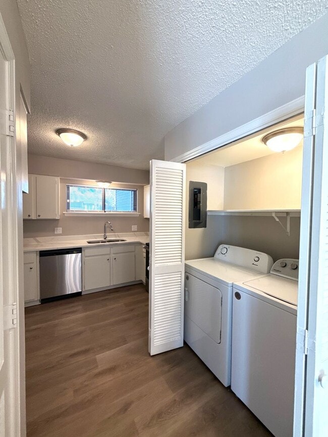 Building Photo - Carmel Chace