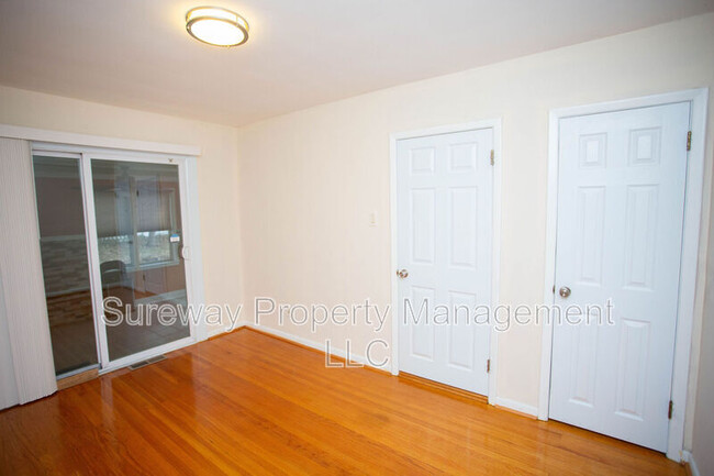 Building Photo - 841 Grove St