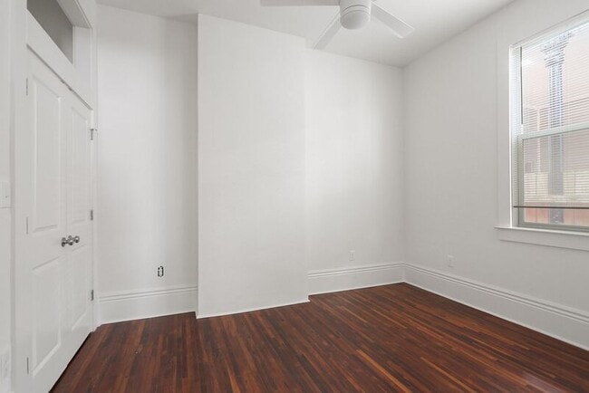 Building Photo - 1832 Baronne St