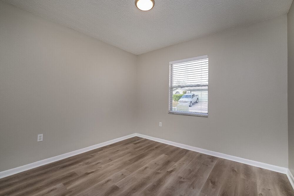 Building Photo - 10950 Kenmore Dr