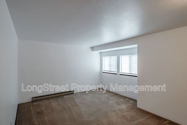 Building Photo - 1950 NW Hayes Ave