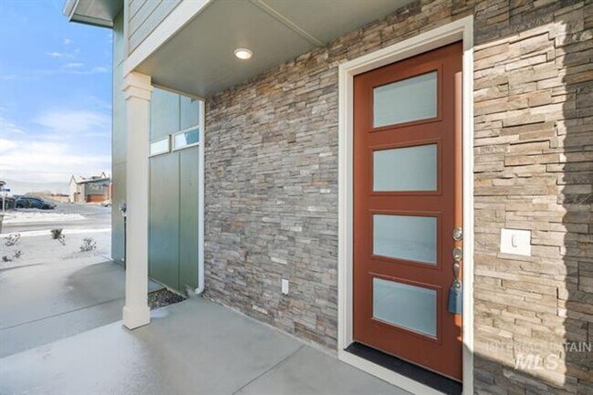 Building Photo - Adorable Townhome in South Meridian