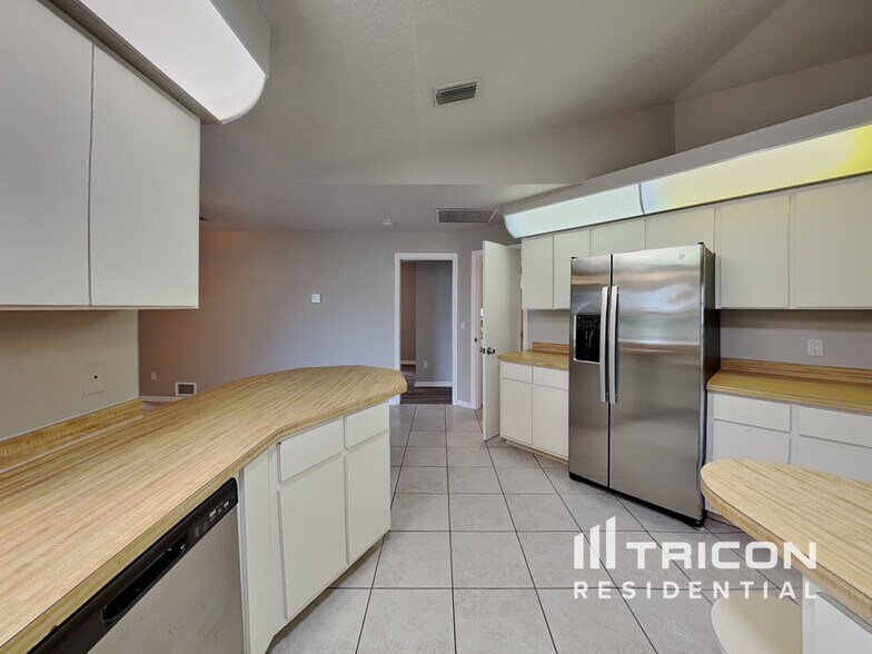 Building Photo - 99 Sandhurst Dr