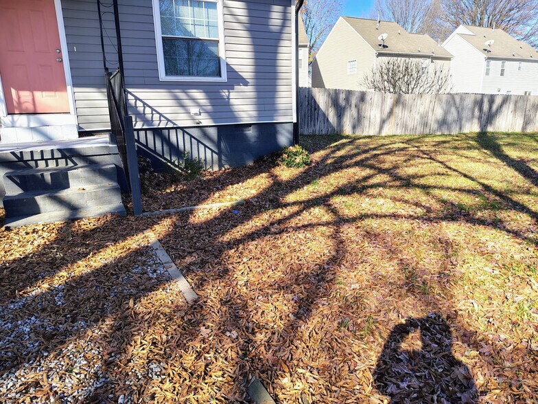 Building Photo - Room in House on Glory St
