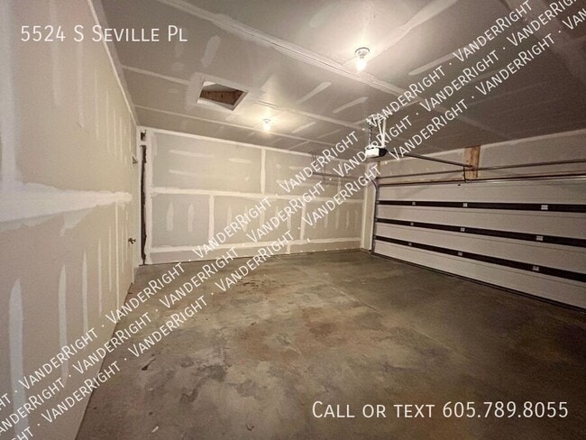 Building Photo - 5524 Seville Pl