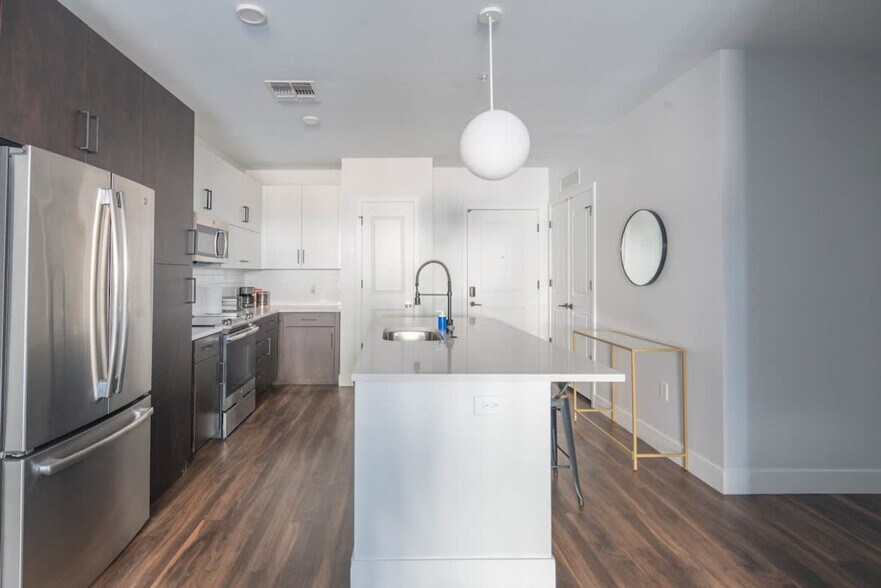 Building Photo - 701 W Rio Salado Pkwy