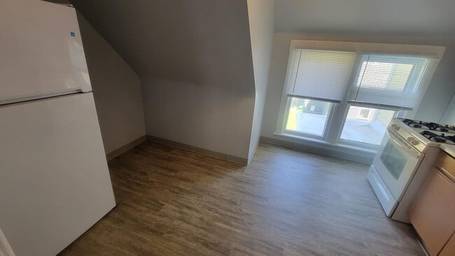 Building Photo - 20 N Willow St