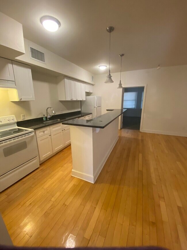 Building Photo - FOR RENT