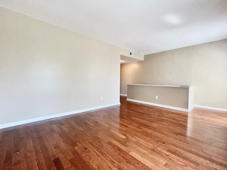 Building Photo - 4139 Castleman Ave 2W