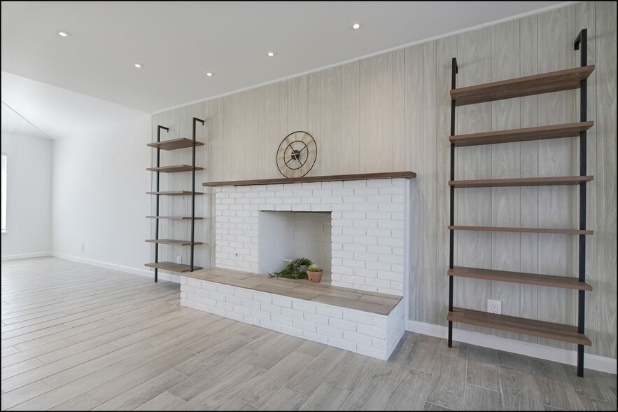Building Photo - 8617 Darlina Dr