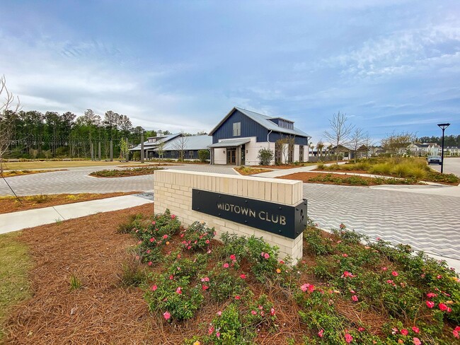 Building Photo - Beautiful 3 Bedrooms, 3.5 Bathrooms Home i...