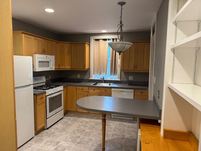 Building Photo - West Conshohocken 4BR 1.5BA Twin $2,500/mo