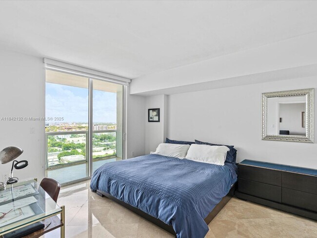 Building Photo - 1800 N Bayshore Dr