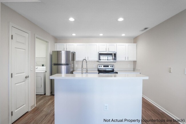 Building Photo - 5087 Vail Pine Pl