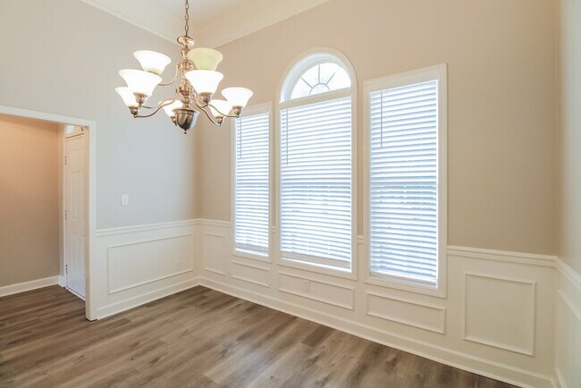 Building Photo - 705 Riata Ct