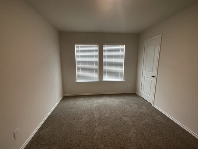 Building Photo - 490 Burnett Trail