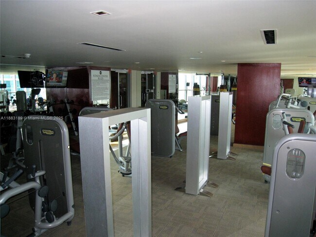 Building Photo - 900 Biscayne Blvd