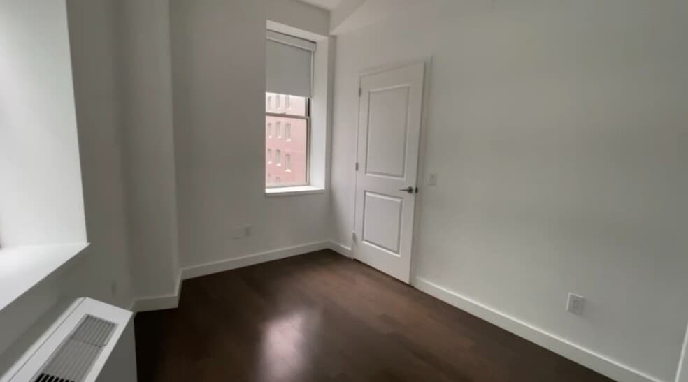 Building Photo - 111 John St