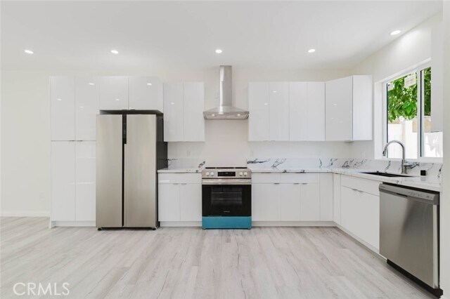 Building Photo - 8839 Sophia Ave