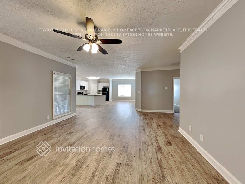 Building Photo - 2015 Towne Park Dr