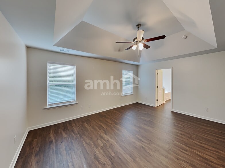 Building Photo - 301 Boulder Run