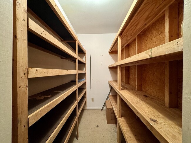 Building Photo - 212 Talah Ln