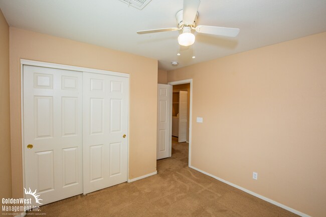 Building Photo - Lovely 3Bdm 2.5Ba TownHome in Great Northw...