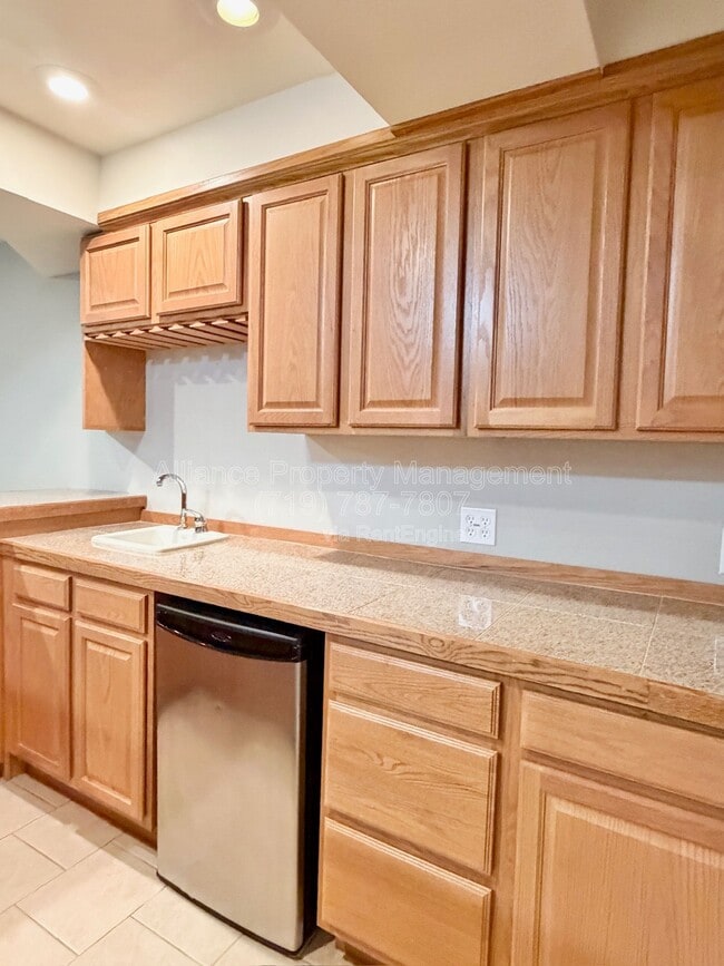 Building Photo - 2825 Dristol Dr