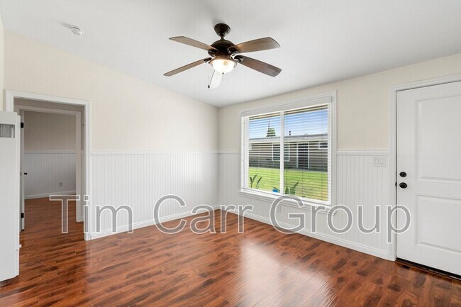 Building Photo - 235 E 18th St