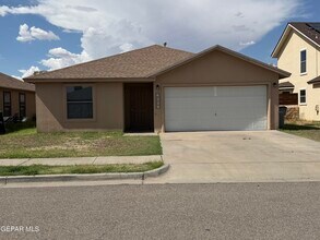Building Photo - 6229 Lovebird Ln
