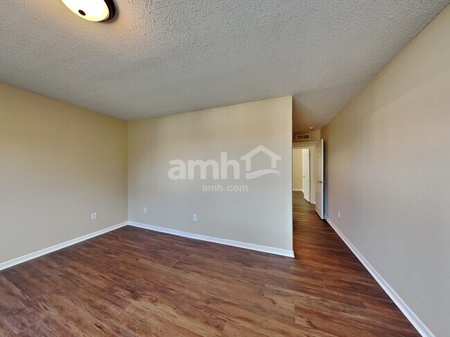 Building Photo - 360 Harts Ford Way