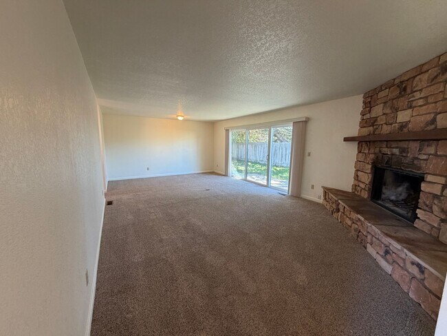 Building Photo - Lovely home in Marina available March 16, 2026!