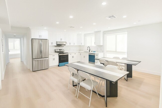 Building Photo - 1447 W 36th Pl