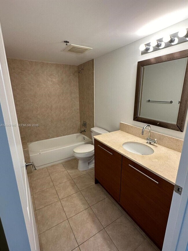 Building Photo - 2641 N Flamingo Rd