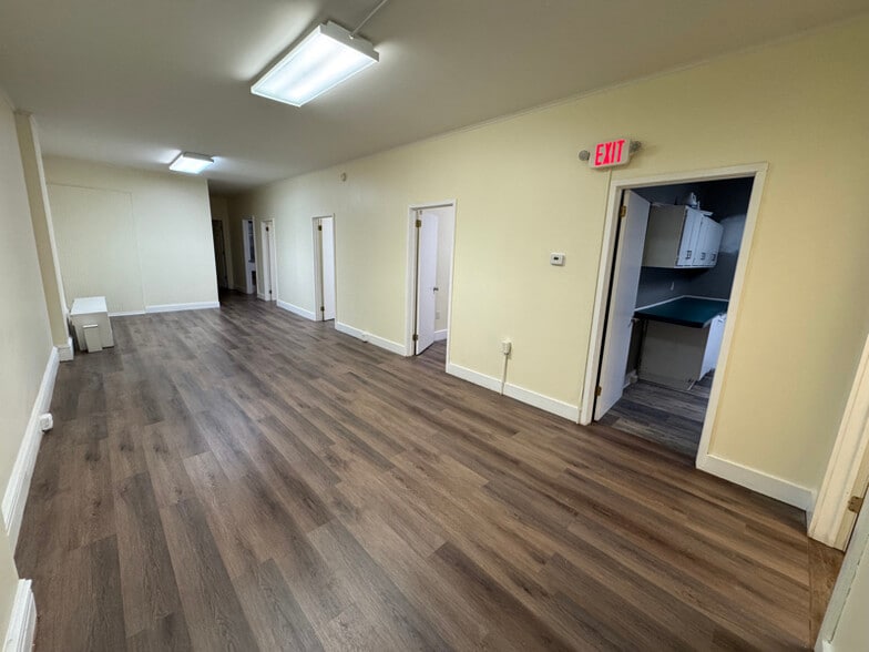 Building Photo - 135 W Market St