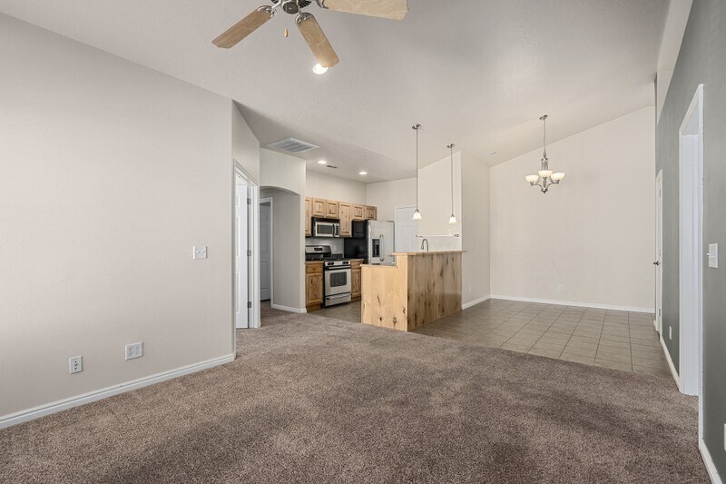 Building Photo - 1061 Canyon Meadow Dr